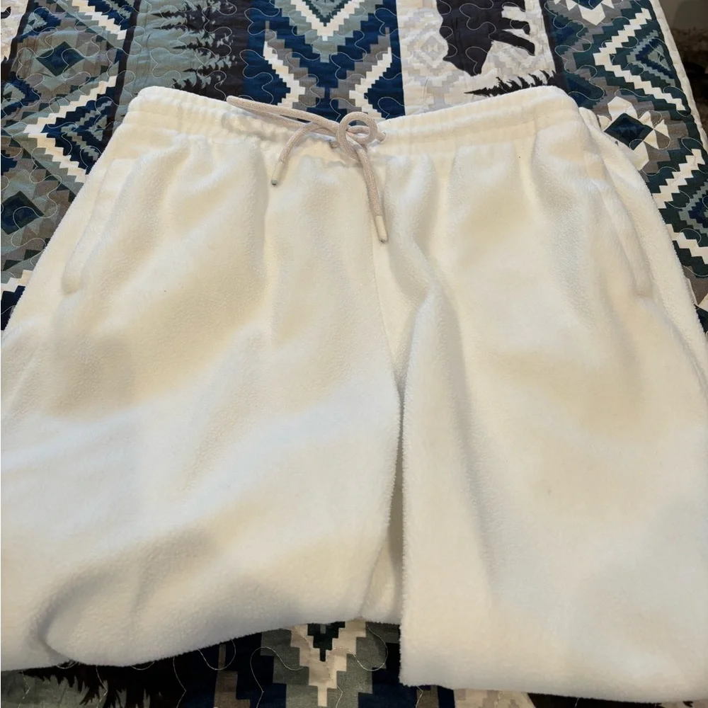 UGG Cream Soft Sweatsuit This two piece set is gorgeous. - Picture 5 of 9